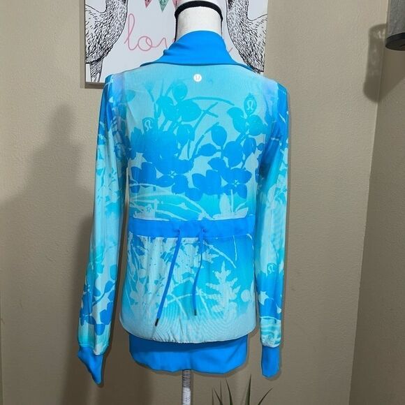 Lululemon Aqua Blue/Aqua Green Reversible Jacket Activewear - Picture 4 of 12